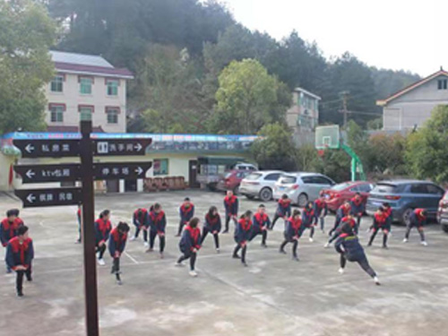 企業(yè)軍事團建